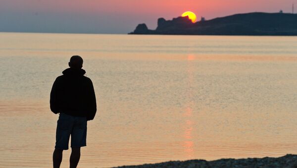 Рассвет над мысом Изюк на берегу Азовского моря в окрестностях поселка Курортное - Sputnik Србија