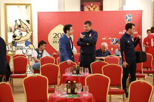 Припреме за праћење преноса отварања СП 2018 у Руском дому - Sputnik Србија