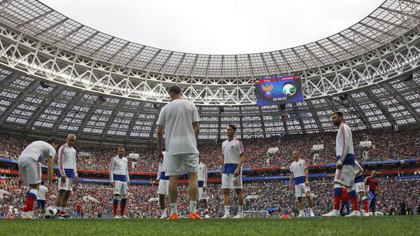 Руски фудбалери се загревају за утакмицу са Саудијском Арабијом - Sputnik Србија