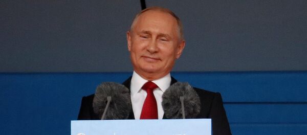 Председник Русије Владимир Путин на отварању Светског првенства у фудбалу 2018. на стадиону Лужњики у Москви Председник Русије Владимир Путин на отварању Светског првенства у фудбалу 2018. на стадиону Лужњики у Москви - Sputnik Србија