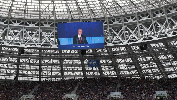 Predsednik Rusije Vladimir Putin tokom govora na otvaranju Svetskog prvenstva u fudbalu na stadionu Lužnjiki u Moskvi - Sputnik Srbija