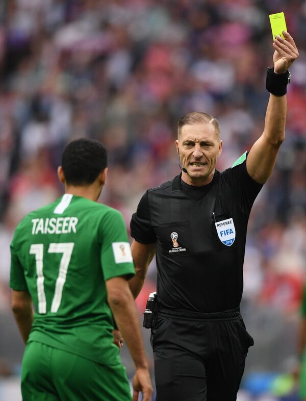 Жути картон за саудијског репрезентативца Тасира ел Јасима Жути картон за саудијског репрезентативца Тасира ел Јасима - Sputnik Србија