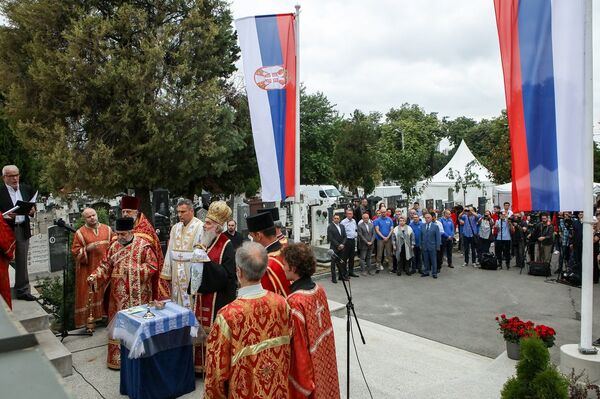 Patrijarh srpski gospodin Irinej služio je molitvu uz činodejstvovanje srpskih i ruskih sveštenika Patrijarh srpski gospodin Irinej služio je molitvu uz činodejstvovanje srpskih i ruskih sveštenika - Sputnik Srbija