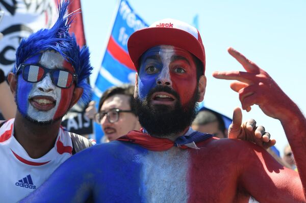 Навијачи Француске пред меч са Аустралијом у Казању Навијачи Француске пред меч са Аустралијом у Казању - Sputnik Србија