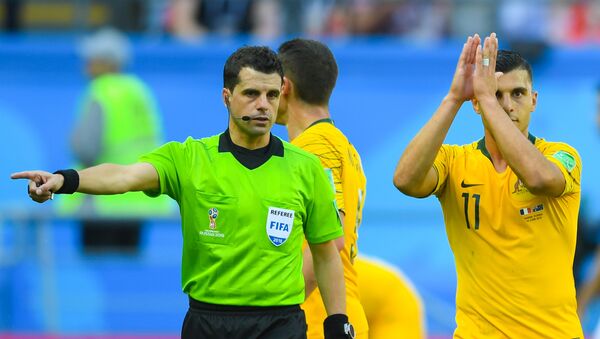 Судија досуђује пенал за Аустарлију Судија досуђује пенал за Аустарлију - Sputnik Србија