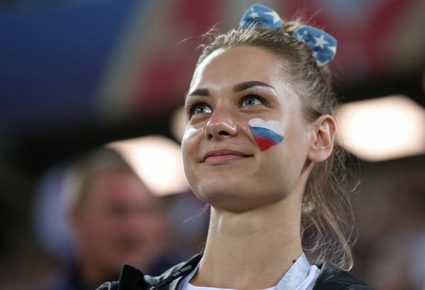 Симпатична Рускиња на мечу Хрватске и Нигерије Симпатична Рускиња на мечу Хрватске и Нигерије - Sputnik Србија
