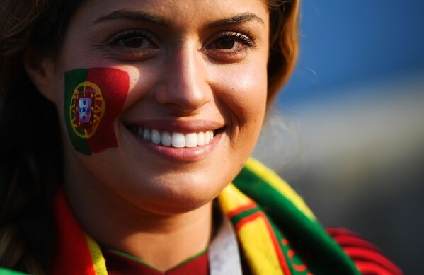 A fan of the Portuguese national team before the start of a group stage match between Portugal and Spain. - Sputnik Србија