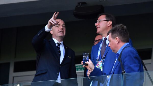 Predsednik FIFA Đani Infantino prati utakmicu Srbija-Kostarika u Samari - Sputnik Srbija