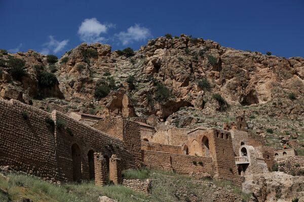 Svojom upečatljivom, originalnom arhitekturom i viševekovnom istorijom ovaj religiozni spomenik privukao je mnoštvo hodočasnika i turista iz celog sveta. - Sputnik Srbija