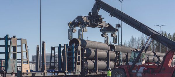 Postavljanje cevi za gasovod Severni tok 2 u finskom gradu Kotka Postavljanje cevi za gasovod Severni tok 2 u finskom gradu Kotka - Sputnik Srbija