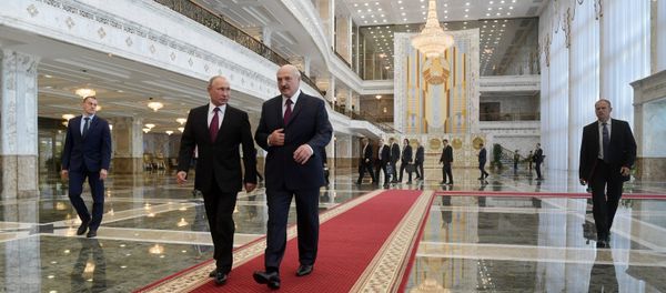 Председник Владимир Путин и председник Александар Лукашенко Председник Владимир Путин и председник Александар Лукашенко - Sputnik Србија