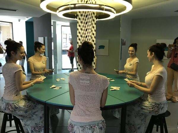 Музеј илузија — „клонови“ - Sputnik Србија