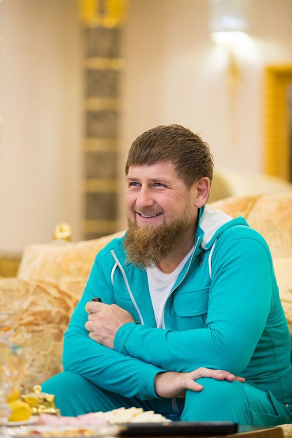 Лидер Чеченије Рамзан Кадиров гледа утакмицу Светског првенства у фудбалу Русија-Египат - Sputnik Србија