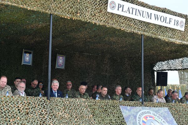 Вежби су присуствовали амбасадори САД и велике Британије Кајл Скот и Денис Киф - Sputnik Србија
