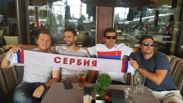 Prvo su bili u Moskvi na otvaranju Mundijala, zatim u Samari na utakmici protiv Kostarike - Sputnik Srbija