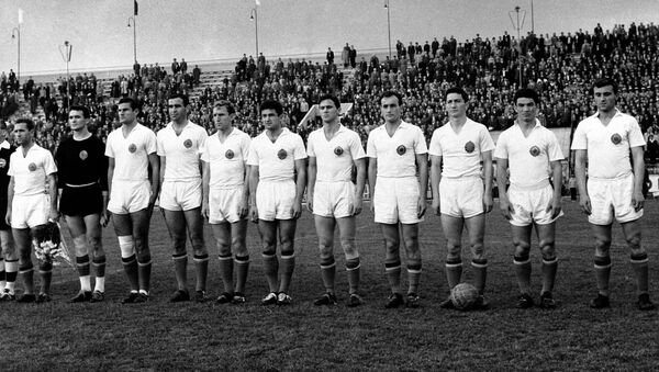 Jugoslovenska reprezentacija na svetskom prvenstvu u Čileu 1962. Dragoslav Šekularac, drugi sa desna - Sputnik Srbija