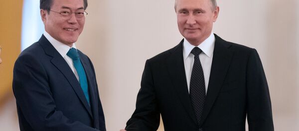 Predsednik Južne Koreje Mun Džae In i predsednik Rusije Vladimir Putin Predsednik Južne Koreje Mun Džae In i predsednik Rusije Vladimir Putin - Sputnik Srbija