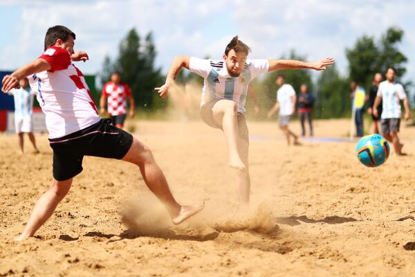 У Русији је фудбал главни: Да ли је „Меси“ на плажи успешнији од Месија на трави - Sputnik Србија