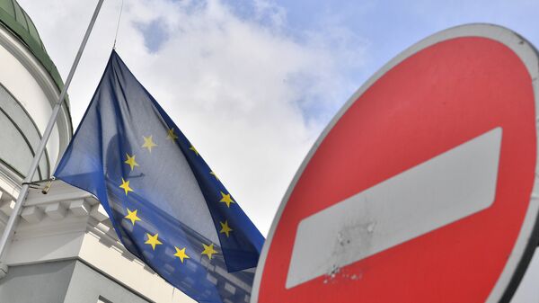 Застава ЕУ испред представништва Европске уније у Москви - Sputnik Србија