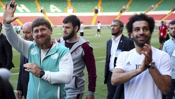 Čečenski lider Ramzan Kadirov i egipatski fudbaler Muhamed Salah na stadionu u Groznom - Sputnik Srbija