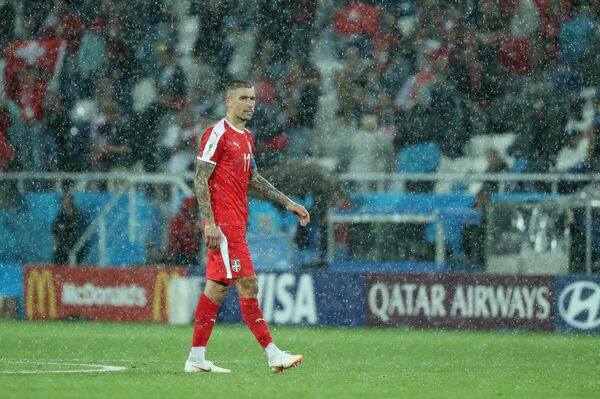Srpski fudbaler Aleksandar Kolarov tokom utakmice Srbija-Švajcarska na Svetskom prvenstvu u fudbalu 2018. Srpski fudbaler Aleksandar Kolarov tokom utakmice Srbija-Švajcarska na Svetskom prvenstvu u fudbalu 2018. - Sputnik Srbija