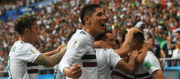 Veliko slavlje igrača posle gola Čičarita - Sputnik Srbija