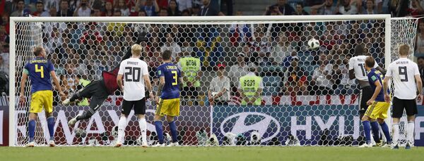 Гол Тонија Кроса у последњим тренуцима утакмице за победу против Шведске Гол Тонија Кроса у последњим тренуцима утакмице за победу против Шведске - Sputnik Србија