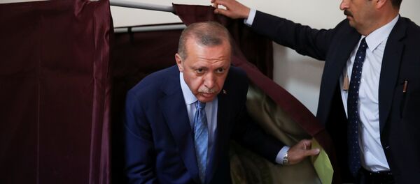 Redžep Tajip Erdogan na glasačkom mestu - Sputnik Srbija