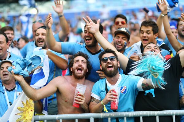 Навијачи Уругваја пред утакмицу против Русије Навијачи Уругваја пред утакмицу против Русије - Sputnik Србија