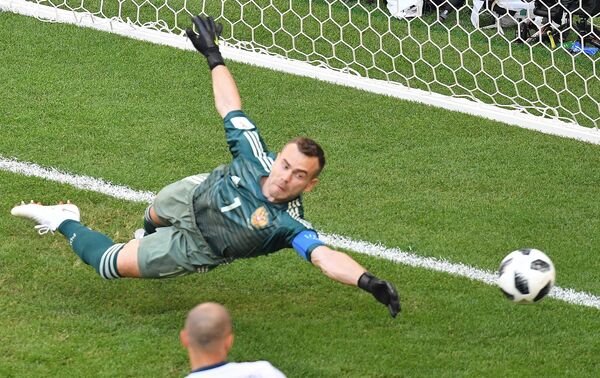 Акинфејев је био немоћан после шута Суареза Акинфејев је био немоћан после шута Суареза - Sputnik Србија