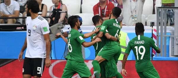 Саудијски репрезентативци прослављају свој први погодак на СП Саудијски репрезентативци прослављају свој први погодак на СП - Sputnik Србија
