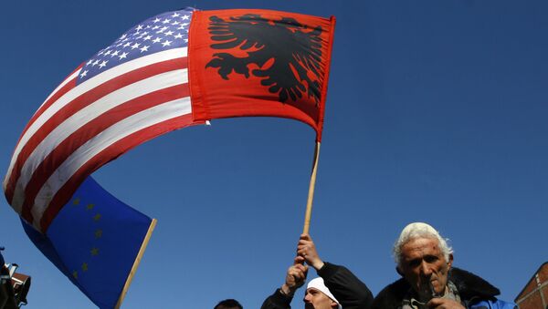 Zastava SAD i Albanije na Kosovu - Sputnik Srbija