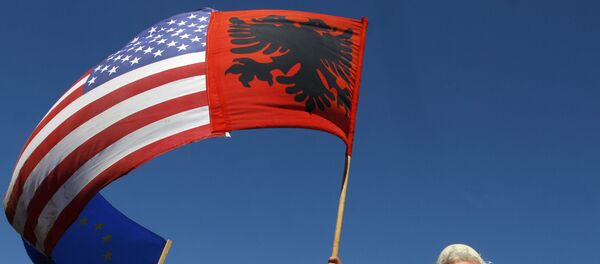 Застава САД и Албаније на Косову - Sputnik Србија
