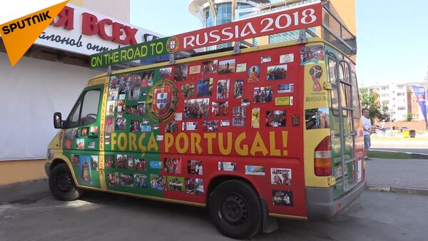 Аутобус са португалским навијачима на Светском првенству у фудбалу у Русији - Sputnik Србија