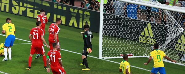 Тијаго Силва постиже гол против репрезентације Србије Тијаго Силва постиже гол против репрезентације Србије - Sputnik Србија