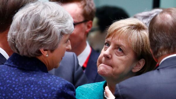 Nemačka kancelarka Angela Merkel i britanska premijerka Tereza Mej na samitu lidera EU u Briselu - Sputnik Srbija