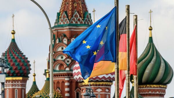 Zastava EU i drugih zemalja ispred crkve Svetog Vasilija Blaženog na Crvenom trgu u Moskvi - Sputnik Srbija