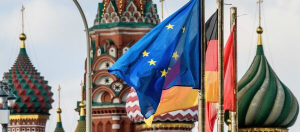 Zastava EU i drugih zemalja ispred crkve Svetog Vasilija Blaženog na Crvenom trgu u Moskvi Zastava EU i drugih zemalja ispred crkve Svetog Vasilija Blaženog na Crvenom trgu u Moskvi - Sputnik Srbija