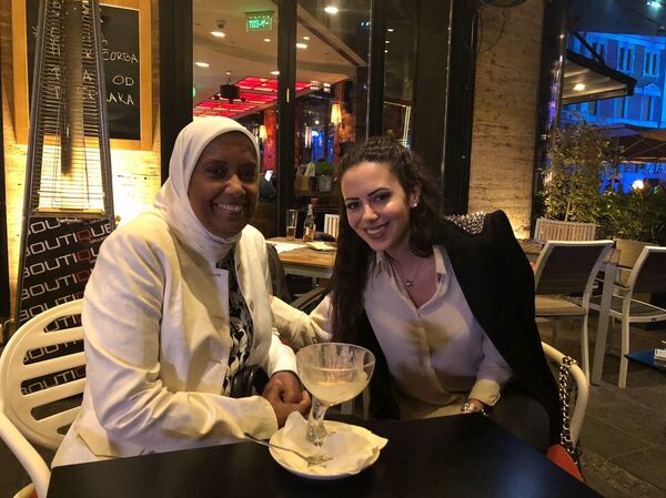 Директорка Египатског музеја у Каиру Сабах Абдел Касем и новинарка Спутњика Маша Радовић. - Sputnik Србија