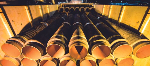 Priprema cevi za gasovod Severni tok 2 u nemačkoj luci Mukran - Sputnik Srbija