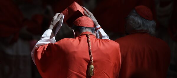 Кардинал у Базилици Светог Петра у Ватикану - Sputnik Србија