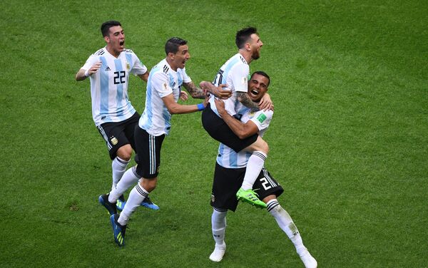 Argentinci proslavljaju pogodak kojim su poveli sa 2:1 - Sputnik Srbija