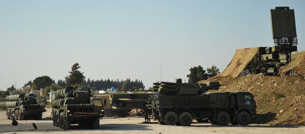 Лансирни ракетни системи С-400 и противракетни систем Панцир С1 на руској војној бази Хмејмим у Сирији - Sputnik Србија