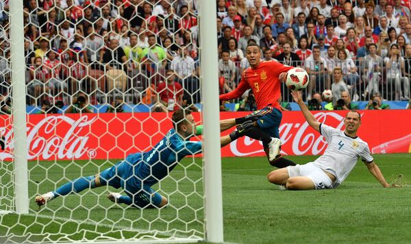 Akinfejev brani pokušaj Rodrigra - Sputnik Srbija