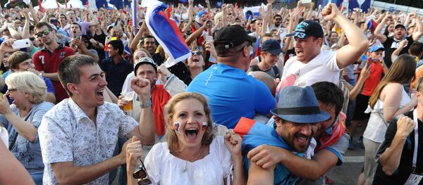 Oduševljeni navijači proslavljaju pobedu na Španijom - Sputnik Srbija