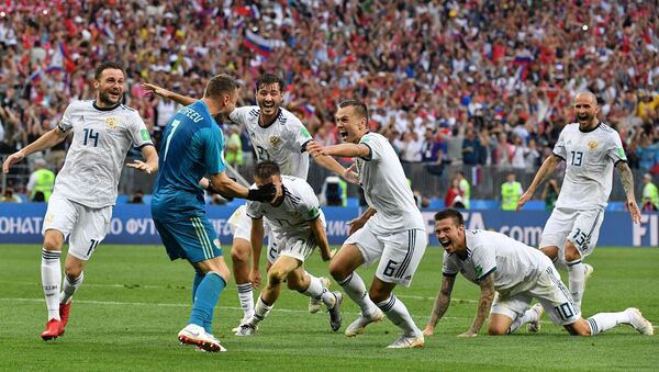 Фудбалери репрезентације Русије након победе над Шпанијом у осмини финала Светског првенства у фудбалу - Sputnik Србија