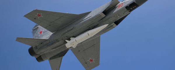 Višenamenski lovac MiG-31 sa hiperzvučnom raketom kinžal - Sputnik Srbija