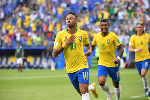 Brazilci proslavljaju gol Nejmara Brazilci proslavljaju gol Nejmara - Sputnik Srbija