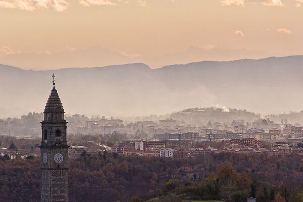 Поглед на град Ивреа, Италија - Sputnik Србија