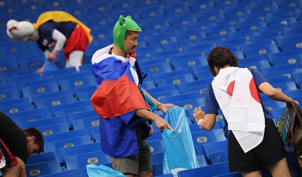 Јапански навијачи Јапански навијачи - Sputnik Србија